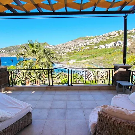فيلة Beach Front يالِكافاك
