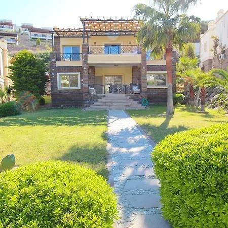 Beach Front فيلة يالِكافاك